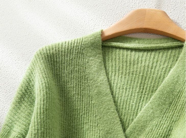 レディースカーディガン ふんわり袖のリブ編みカーディガン　ショート丈